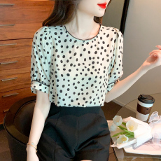批发2026夏季新款蝙蝠袖<b class='q'>波点</b>雪纺衫女上衣遮肚子减龄洋气<b class='q'>衬衫</b>漂亮小衫