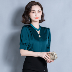 批发实拍2025夏季新款洋气时尚气质上衣中袖<b class='q'>真丝</b>缎面<b class='q'>衬衫</b>