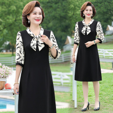 批发妈妈<b class='q'>夏</b>装洋气连衣裙中年女新款年轻衣服40岁50中老年<b class='q'>夏</b>季气质裙子