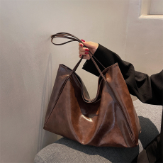 批发2023新款韩国包包女新款手提大包小众设计百搭单肩休闲腋下包