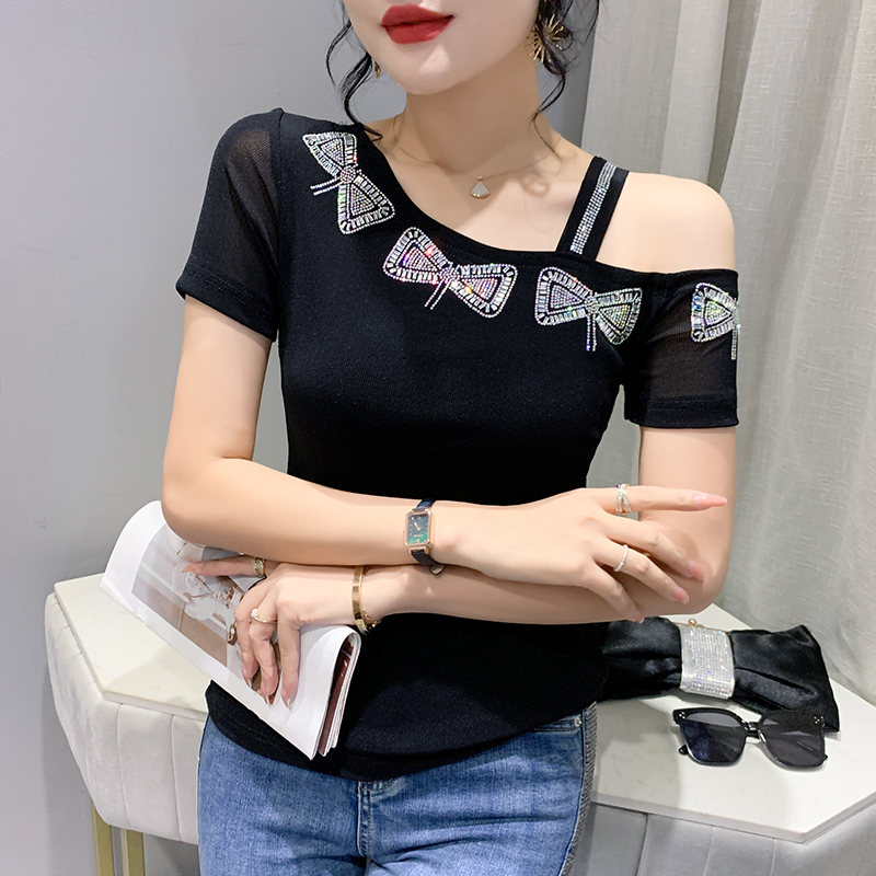 FA21226# 夏季别致设计感闪光丝斜领露肩烫钻蝴蝶结短袖T恤女美背小衫服裝批發女裝批發服飾貨源