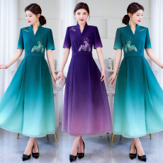 批发2026夏新品<b class='q'>中国风</b>连衣裙中式改良旗袍真丝刺绣修身偏襟渐变色长裙
