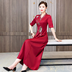 批发婚礼妈妈旗袍2025新款红色喜宴结婚喜婆婆真丝绣花高贵礼服连衣裙