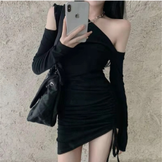 批发<b class='q'>春秋</b>女装不规则修身褶皱性感露肩裙子纯欲配大衣包臀一字肩<b class='q'>连衣裙</b>