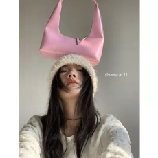 批发小众设计个性漆皮时髦百搭复古月牙单肩多色手提包