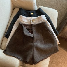 批发实拍实价 秋冬加厚毛呢时尚百搭开叉<b class='q'>短裤</b>靴裤