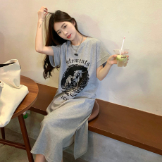 批发孕妇装夏季产后<b class='q'>外出</b>时尚独角兽印花侧开叉圆领短袖针织哺乳连衣裙