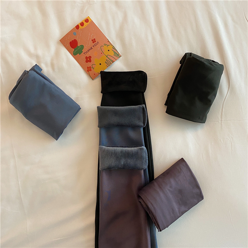 Control 3 shark skin leggings for women wearing outside, with small feet plush, tight fitting and slimming legs,_voghion.com