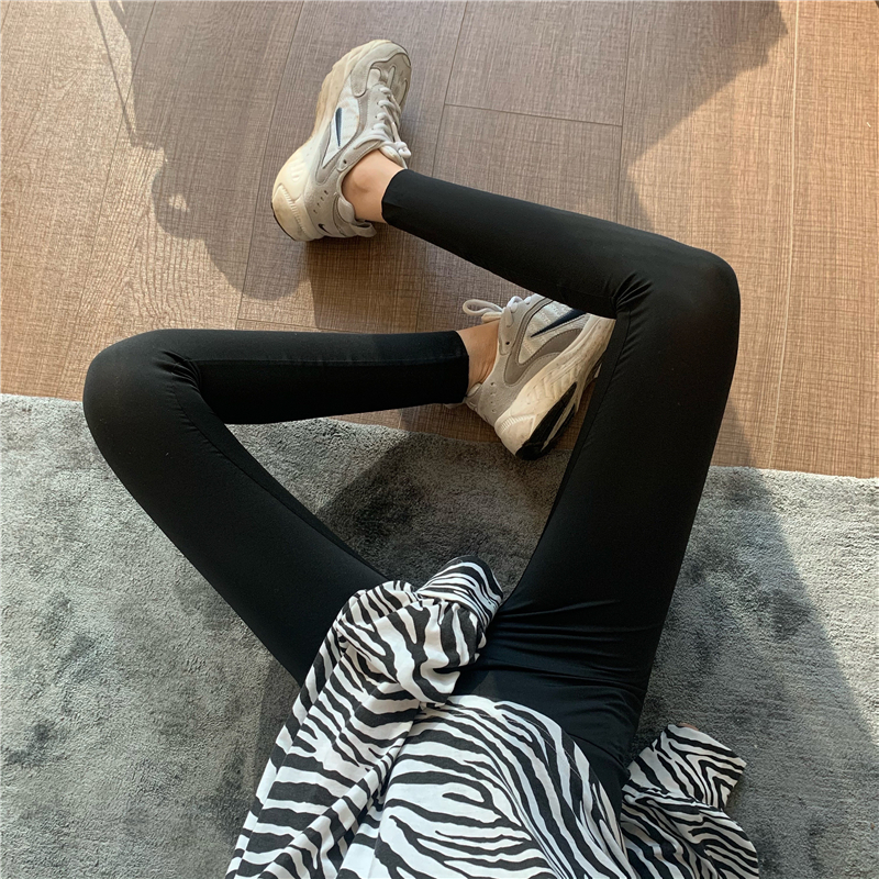 Control 3 shark skin leggings for women wearing outside, with small feet plush, tight fitting and slimming legs,_voghion.com