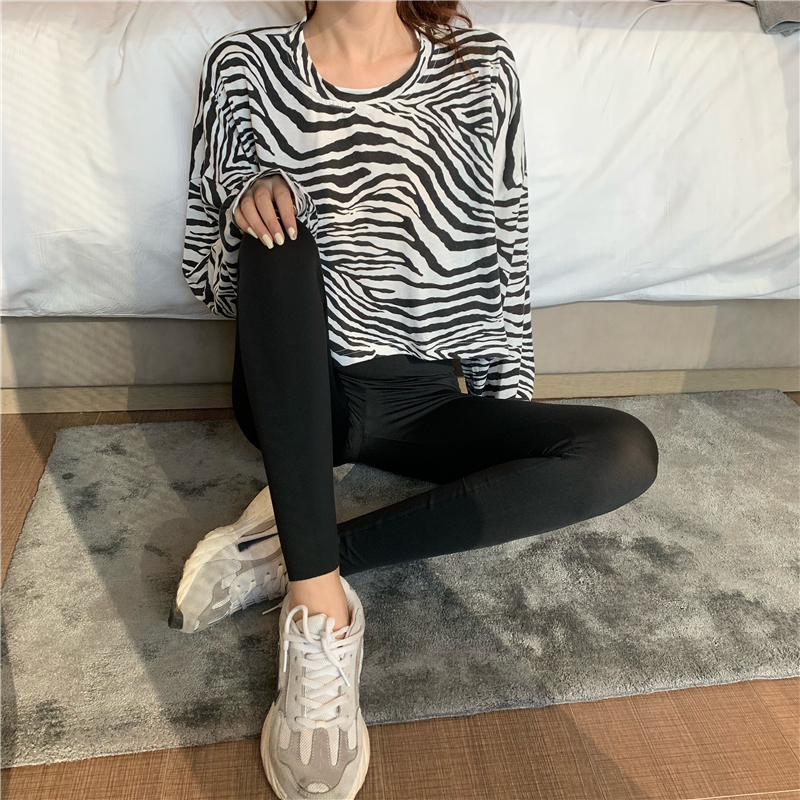 Control 3 shark skin leggings for women wearing outside, with small feet plush, tight fitting and slimming legs,_voghion.com