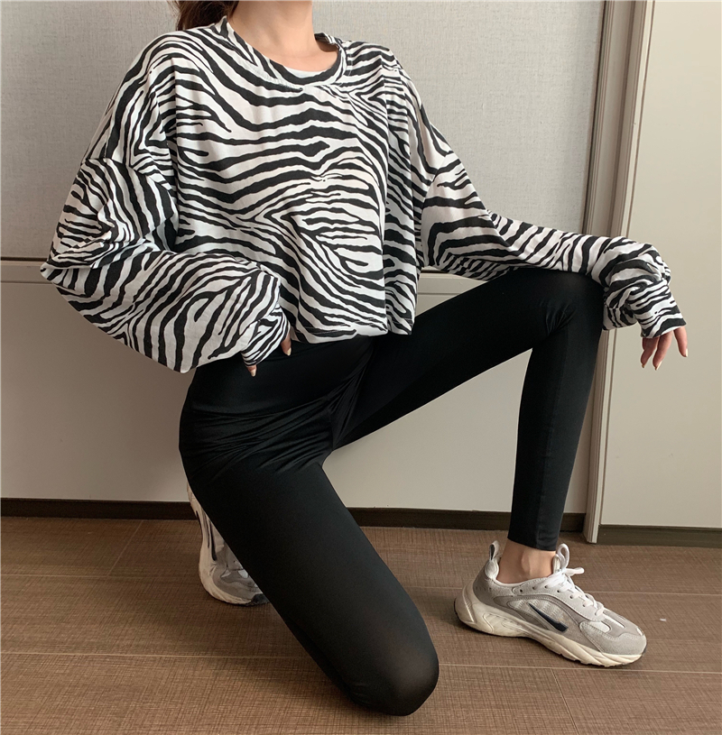 Control 3 shark skin leggings for women wearing outside, with small feet plush, tight fitting and slimming legs,_voghion.com