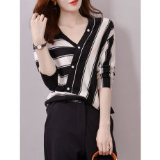 批发专柜品质2022春季气质减龄撞色V领上衣女条纹针织衫洋气开衫毛衣