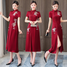 批发妈妈婚宴<b class='q'>旗袍</b><b class='q'>连衣裙</b>2025绣花酒红色中年喜婆婆婚庆礼服显高贵
