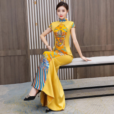 批发2024年中国风式黄色龙袍长款晚礼服模特团体走秀旗袍舞台演出服装