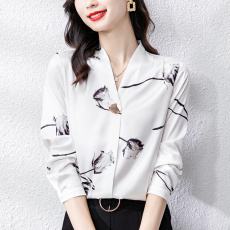 批发实拍2026年新款v领<b class='q'>衬衣</b>重磅仿<b class='q'>真丝</b>印花长袖高端气质大码女上衣
