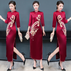 批发2026春款妈妈婚礼<b class='q'>旗袍</b>新款绣花修身喜婆婆婚宴装高贵气质长袖礼服