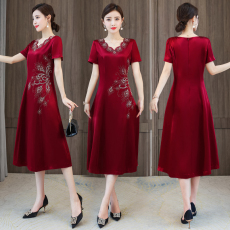 批发妈妈婚宴礼服裙夏装年轻高贵喜婆婆结婚宴会红色旗袍夏季改良大码