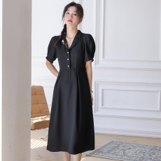 批发实拍2026年夏日净色<b class='q'>西装</b>领刺绣英伦风<b class='q'>中长款</b>轻奢ins连衣裙