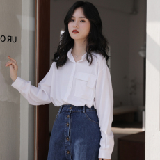 批发实拍2026年春季新款韩版长袖上衣女前短后长设计感百搭衬衫