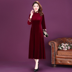 批发实拍春秋妈妈金丝绒连衣裙高贵洋气春秋喜婆婆结婚宴礼服高端