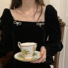 批发好质量丝绒<b class='q'>连衣裙</b>女长袖法式赫本风方领内搭约会晚宴小黑裙