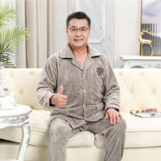 批发小宝 男士长袖法兰绒菠萝格阳离子中老年开衫妈妈睡衣家居服套装
