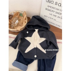 批发儿童毛衣2023新款秋季男女宝宝连帽休闲<b class='q'>针织</b><b class='q'>开衫</b>中小童洋气外套潮