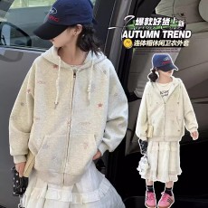 批发女童外套<b class='q'>春</b>秋款2025新款儿童洋气连帽上衣女孩秋装长袖开衫棒球服