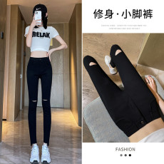 批发6994#实拍设计感不规则<b class='q'>破洞</b>女春夏新款高腰九分紧身毛边小脚裤子