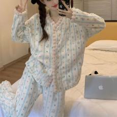 批发馨依 蓝熊<b class='q'>珊瑚</b><b class='q'>绒</b><b class='q'>睡衣</b>女款秋冬季加厚法兰<b class='q'>绒</b>开衫V领大码家居服套装