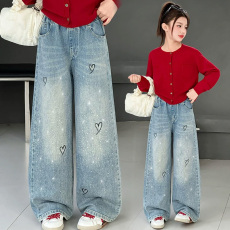 批发女童牛仔裤2026新款春季中大童休闲时尚爱心烫钻阔腿裤女孩直筒裤