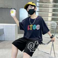 批发<b class='q'>男</b><b class='q'>童</b>潮牌夏装套装宽松休闲运动纯棉短袖五分短裤<b class='q'>中大</b>儿童两件套潮
