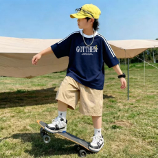 批发<b class='q'>男</b><b class='q'>童</b><b class='q'>夏季</b><b class='q'>套装</b>宽松纯棉三条杆短袖运动速干工装裤中<b class='q'>大</b><b class='q'>童</b>外穿两件套