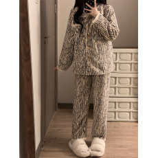 批发<b class='q'>睡衣</b>女秋冬季<b class='q'>珊瑚</b><b class='q'>绒</b>宽松大码加厚款女士开衫家居服套装