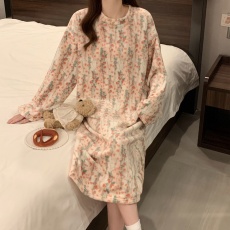 批发睡裙法兰<b class='q'>绒</b><b class='q'>珊瑚</b><b class='q'>绒</b><b class='q'>睡衣</b>女冬保暖宽松大码女家居服套装可外穿