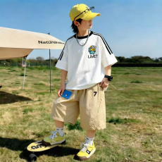 批发<b class='q'>男童</b>夏<b class='q'>季</b>套装宽松纯棉三条杆短袖运动速干工装裤中大童外穿两件套