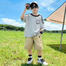 批发<b class='q'>男童</b>夏<b class='q'>季</b>套装宽松纯棉三条杆短袖运动速干工装裤中大童外穿两件套