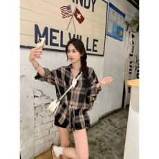 批发<b class='q'>韩版</b>撞色拼接格纹衬衫女装新款叠穿内搭上衣设计感小众衬衣薄<b class='q'>外套</b>