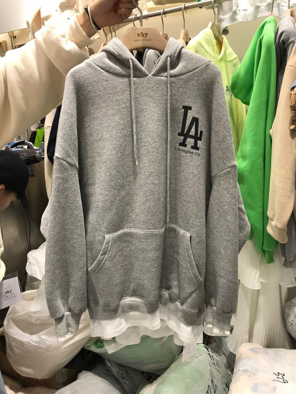 sky 韩国东大门2018秋冬新款假两件la印花字母连帽加绒卫衣 女