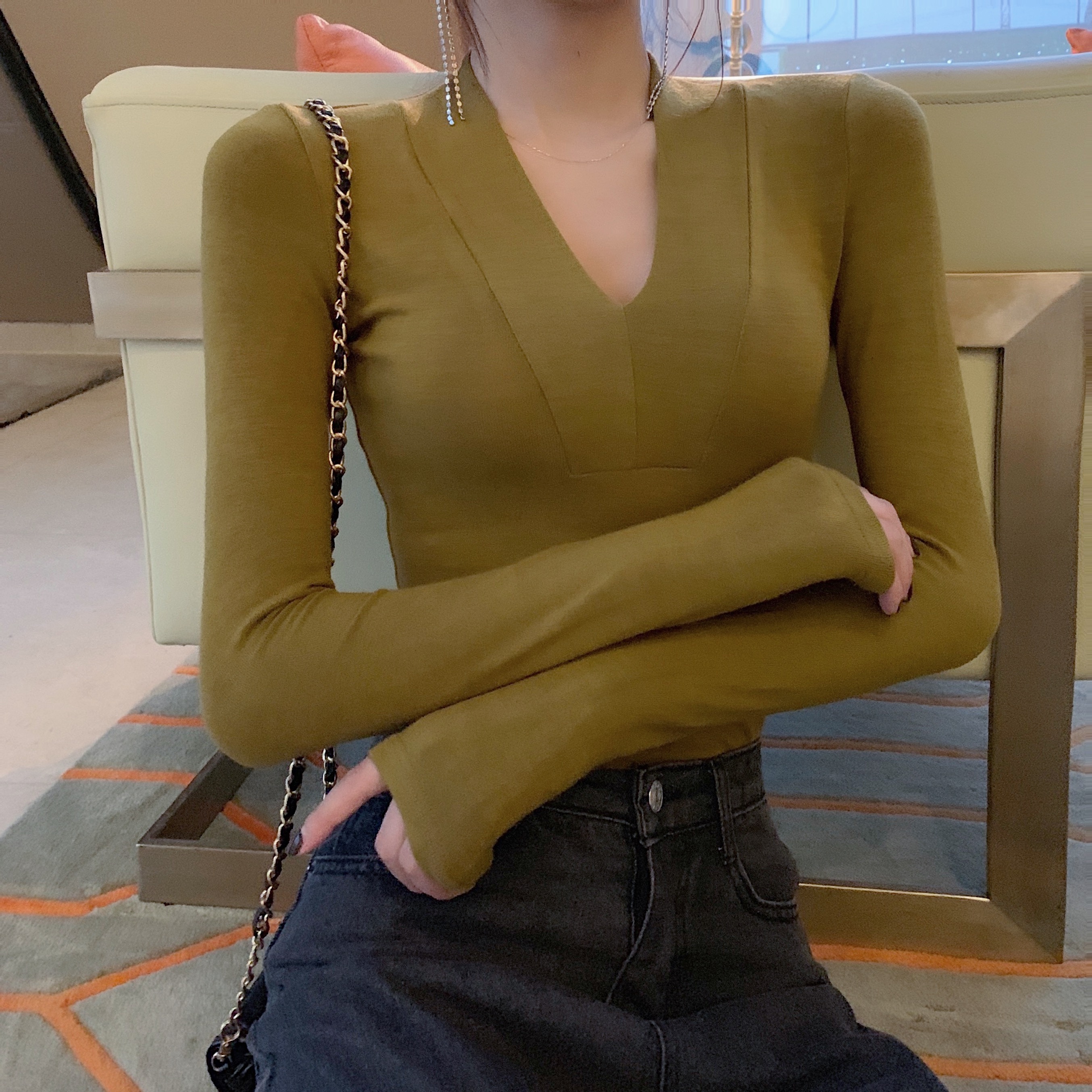 实拍2018港味chic性感低v领打底衫女纯色修身长袖上衣内搭气质t恤