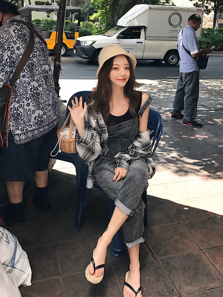 钱夫人 网红减龄灰色牛仔背带裤女韩版宽松直筒小个子九分吊带裤