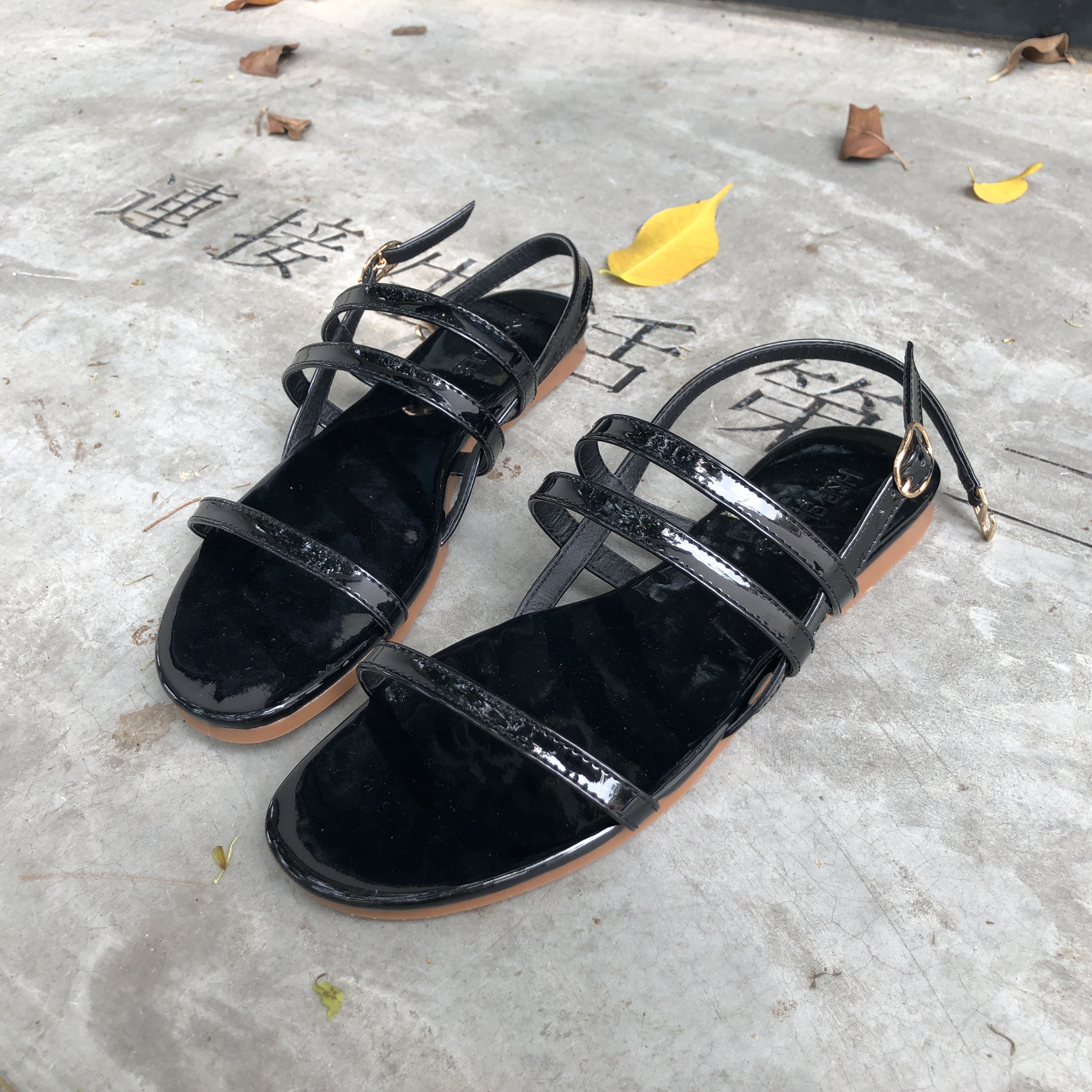 ins风 韩国简约清新 文艺风 糖果色漆皮凉鞋