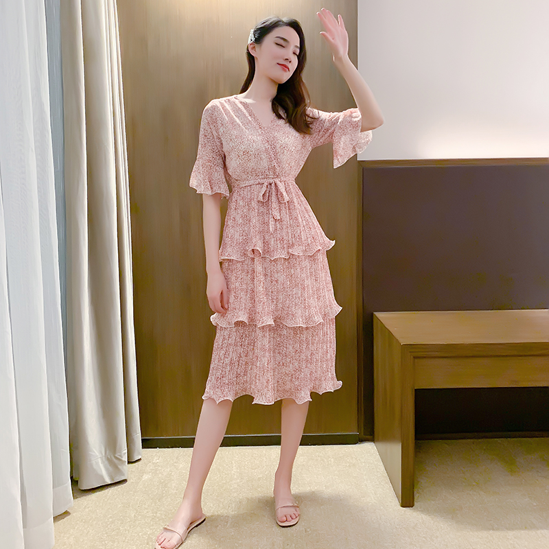 梦梦家春装喇叭袖v领碎花雪纺连衣裙女收腰中长款百褶蛋糕裙子