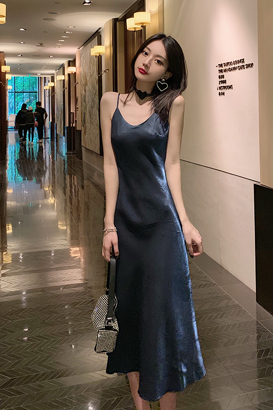 实价实拍~控价43丝滑缎面性感v领吊带裙气质打底内搭外穿女中长款