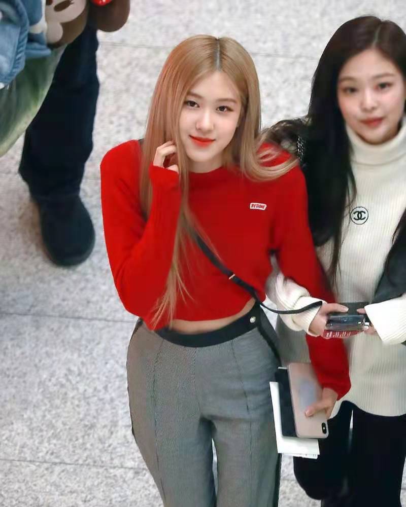 9323#rose 朴彩英ins超火红色logo长袖t恤衫短款露脐性感宽松上衣_货