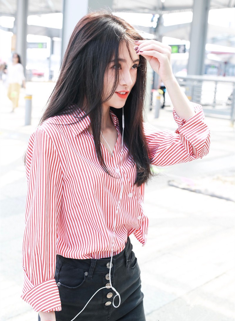 明星机场鞠婧祎同款衣服2019新款v字领衬衫女红白条纹长袖衬衣女