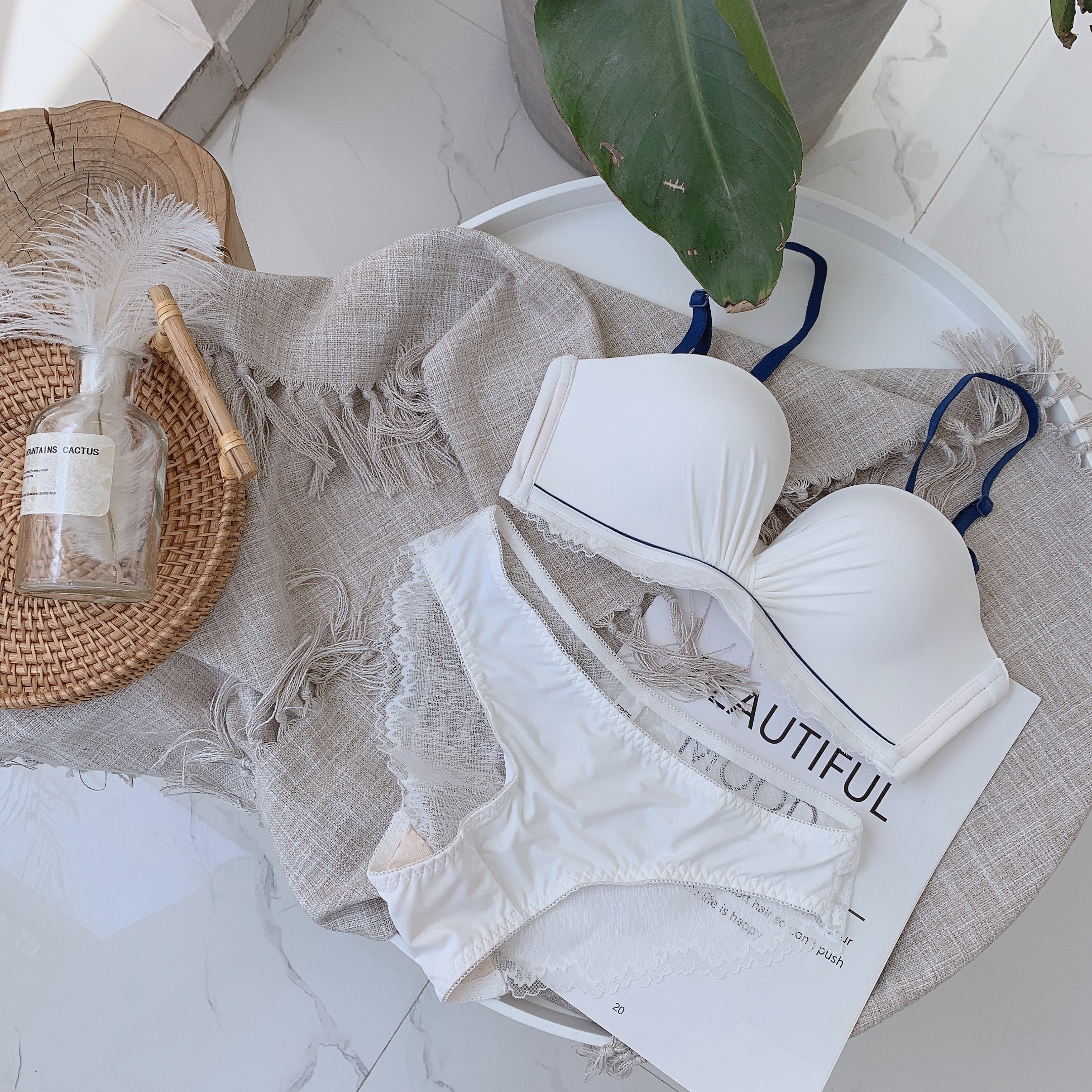 一件代发 无钢圈文胸罩小礼服性感无肩带小胸少女聚拢内衣套装