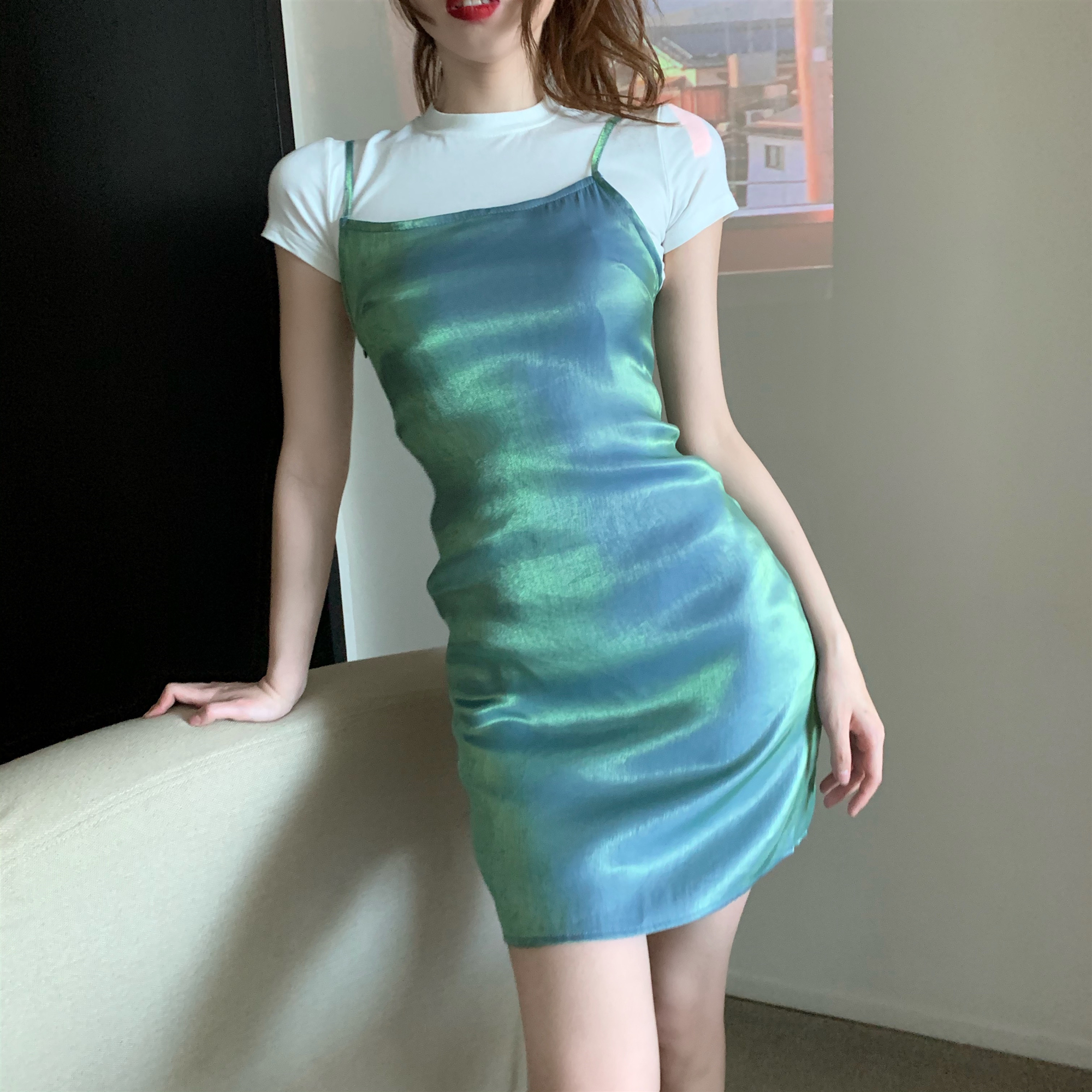 实拍实价 新款波光镭射亮片不规则性感吊带连衣裙女