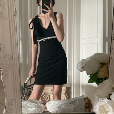 批发柚间柚子SARAVIVI 魔鬼拉比例 珍珠设计感小众赫本风吊带连衣裙女