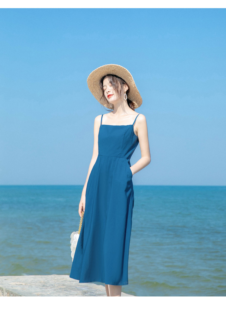 蓝色吊带连衣裙女2020夏季新款性感气质轻熟风高腰显瘦巴厘岛度假